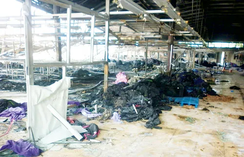 Nhiều thành phẩm chuẩn bị xuất xưởng đã bị cháy thành tro sau trận hỏa hoạn. Ảnh: CTV Nhiều thành phẩm chuẩn bị xuất xưởng đã bị cháy thành tro sau trận hỏa hoạn. Ảnh: CTV